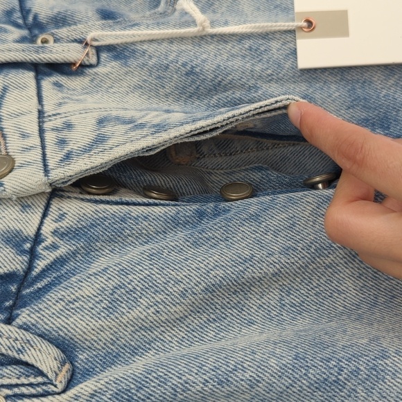 Good American Light Blue Straight Leg Jeans - Picture 4 of 9